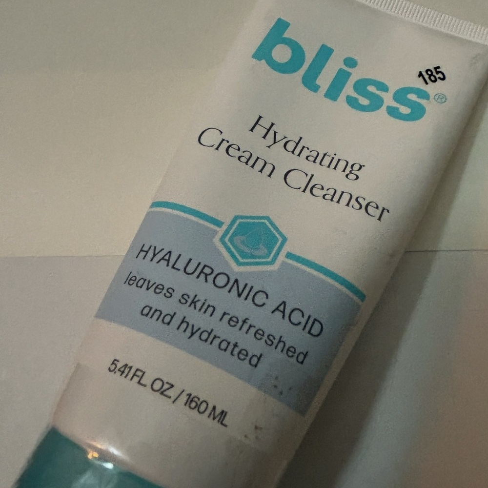 Bliss Hydrating Cream Cleanser - Hyaluronic Acid refreshed & Hydrated - Picture 4 of 5